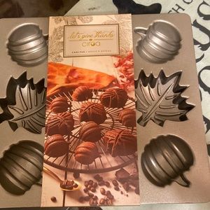 Fall thanksgiving leaf cake pan